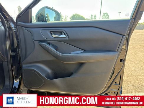 Used 2024 Nissan Rogue SV image 23