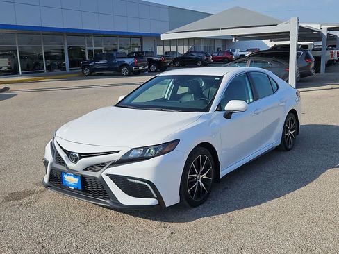 Used 2023 Toyota Camry SE w/ Convenience Package FWD image 4
