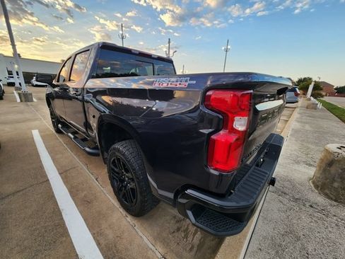 Used 2024 Chevrolet Silverado 1500 LT Trail Boss w/ Convenience Package II AWD/4WD image 4