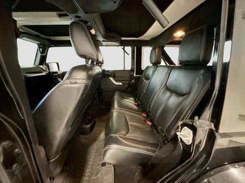 Used 2017 Jeep Wrangler Unlimited Rubicon image 23