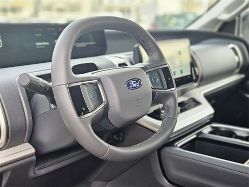 New 2026 Ford Expedition Active image 15