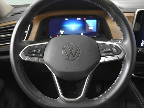 Used 2024 Volkswagen Atlas SE image 18