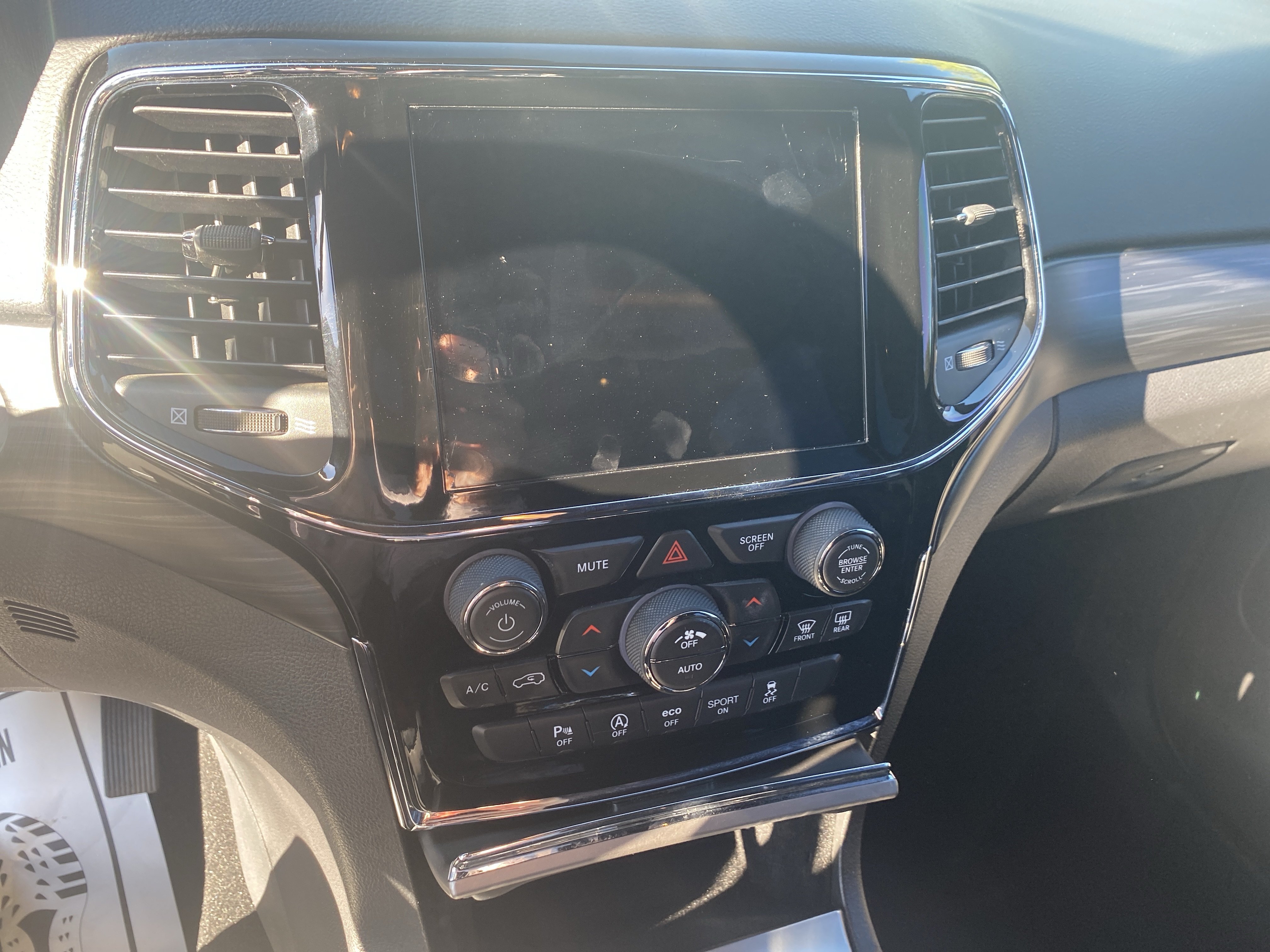 Used 2019 Jeep Grand Cherokee Altitude AWD/4WD image 13