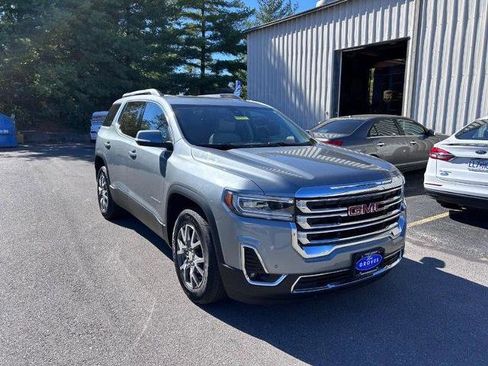 Used 2023 GMC Acadia SLT w/ LPO, Floor Liner Package image 3