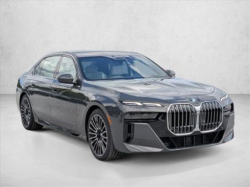 New 2026 BMW 760i xDrive w/ Premium Package image 7