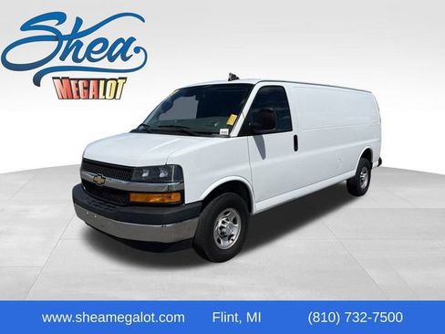 Used 2021 Chevrolet Express 3500 Extended w/ Driver Convenience Package RWD image 1