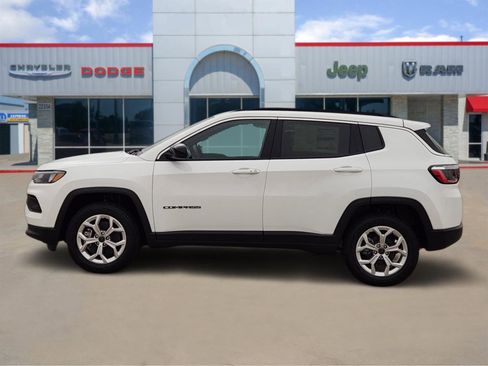 New 2026 Jeep Compass Latitude image 3
