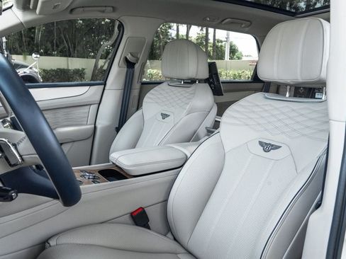 Used 2023 Bentley Bentayga Extended Wheelbase AWD/4WD image 14