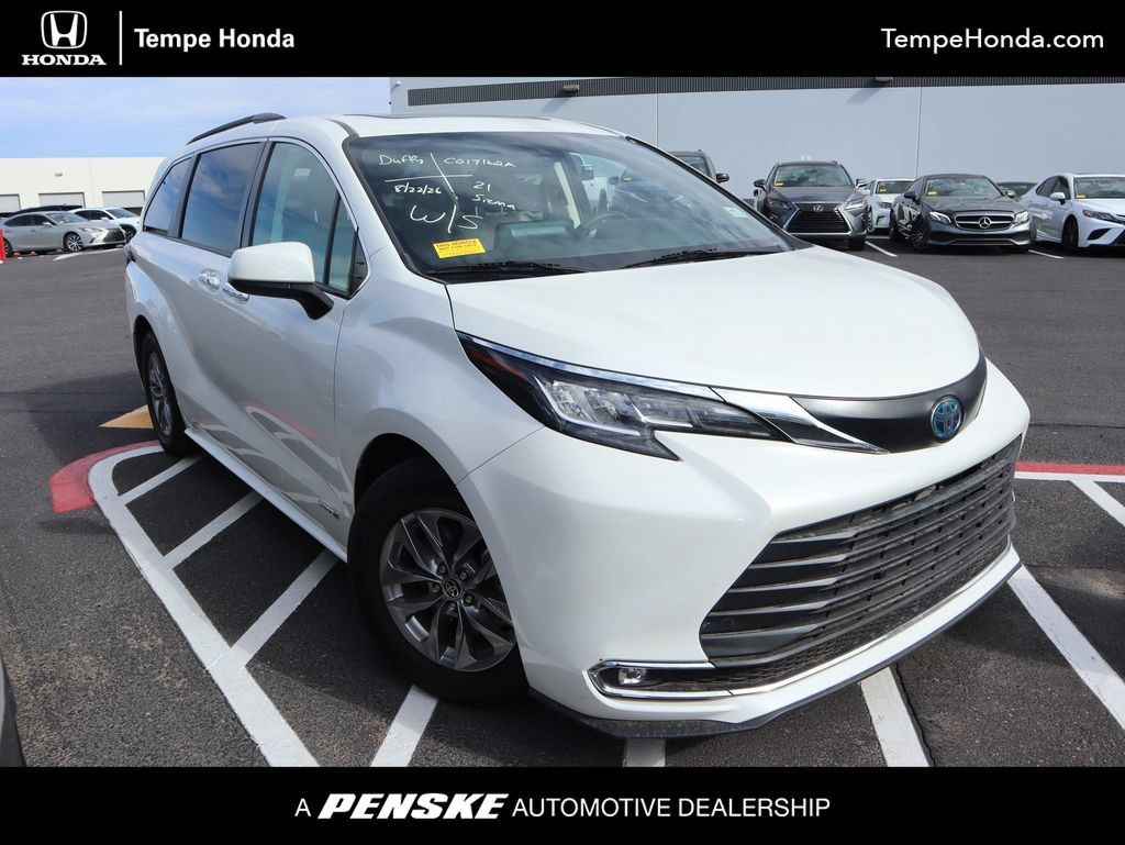 Used 2021 Toyota Sienna XLE FWD image 1