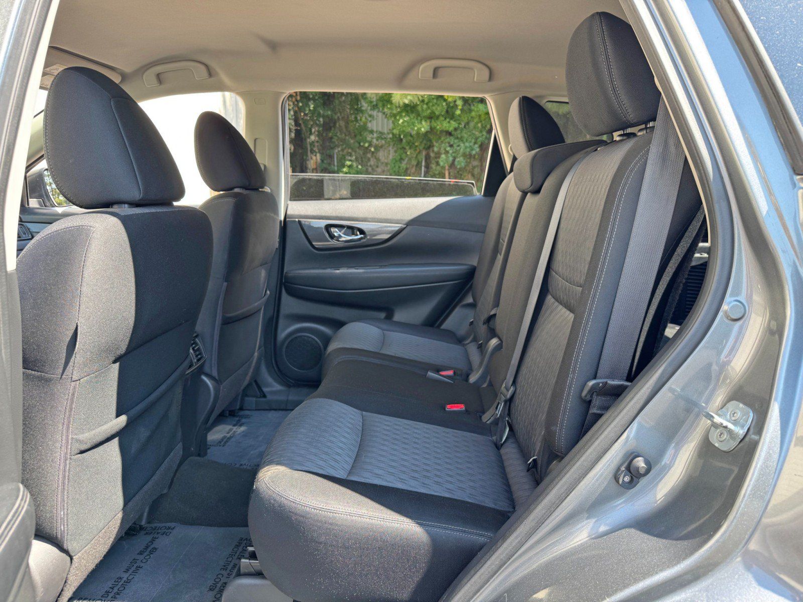 Used 2017 Nissan Rogue SV FWD image 33