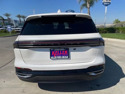 New 2026 Lincoln Nautilus Premier image 4