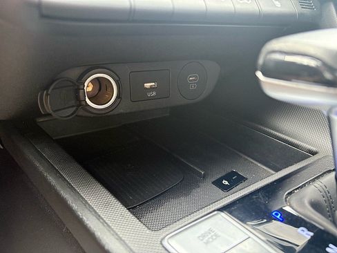 Used 2025 Hyundai Elantra SEL FWD image 13