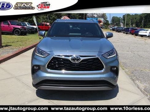 Used 2021 Toyota Highlander Platinum AWD/4WD image 2