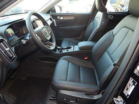 New 2026 Volvo XC40 B5 Core w/ Climate Package AWD/4WD image 15