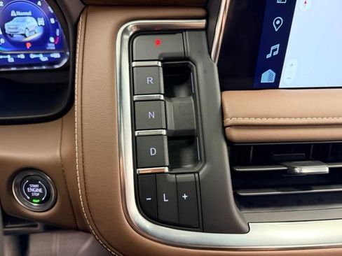 Certified 2024 Chevrolet Tahoe High Country AWD/4WD image 18