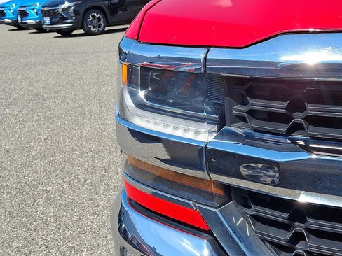 Used 2018 Chevrolet Silverado 1500 LT w/ All Star Edition image 9