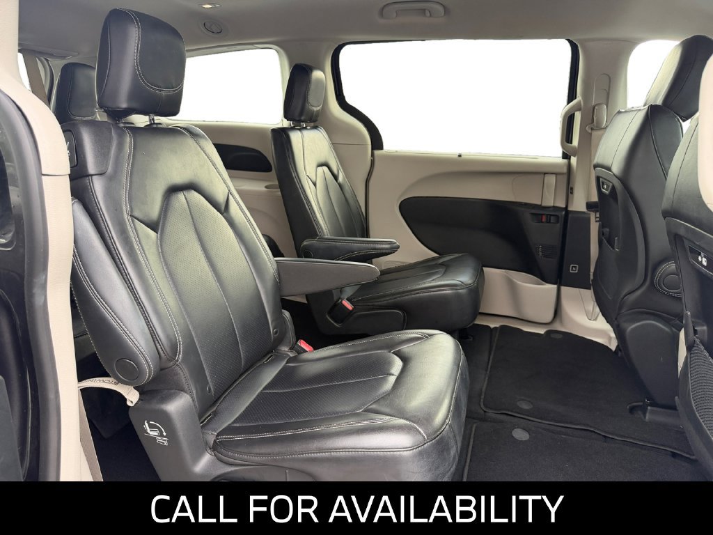 Used 2023 Chrysler Pacifica Touring-L FWD image 18