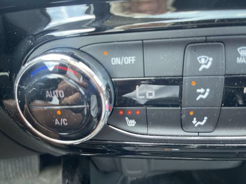 Used 2024 Chevrolet Trax ACTIV w/ Sunroof Package FWD image 18