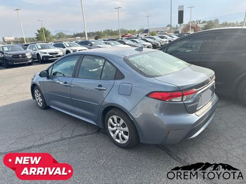 Used 2020 Toyota Corolla LE FWD image 3
