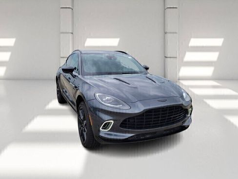 Used 2021 Aston Martin DBX image 3