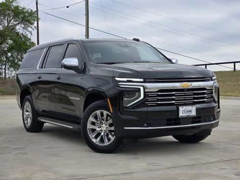 Used 2025 Chevrolet Suburban Premier RWD image 1