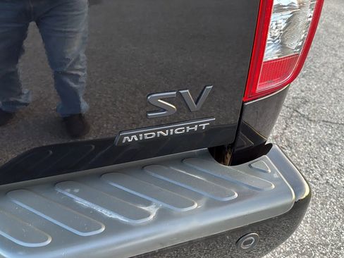 Used 2021 Nissan Frontier SV w/ Midnight Edition Floor Mats image 7