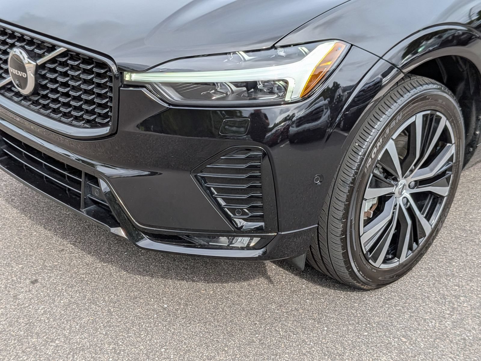 Used 2023 Volvo XC60 B6 Ultimate w/ Protection Package Premier AWD/4WD image 9