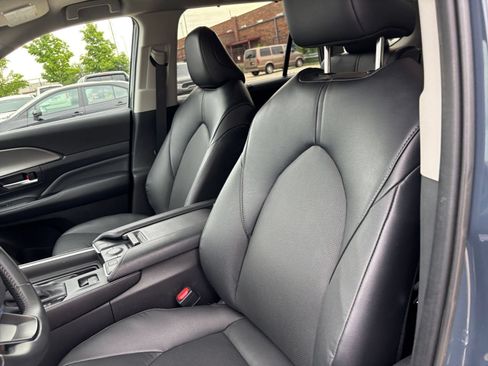 Used 2025 Toyota Grand Highlander FWD image 36