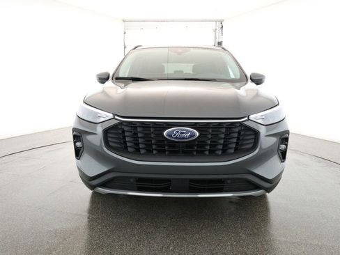 Used 2025 Ford Escape SE image 2