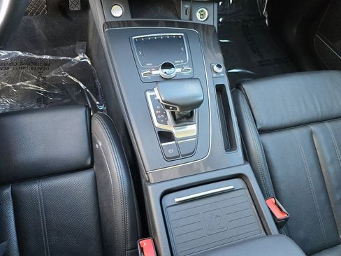 Used 2020 Audi Q5 e Premium Plus w/ Premium Plus Package image 32
