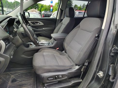 Used 2019 Chevrolet Traverse LT w/ LPO, Blackout Package AWD/4WD image 9