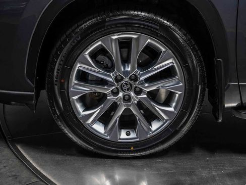 Used 2023 Toyota Highlander Limited AWD/4WD image 9