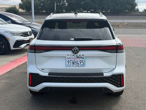 Certified 2026 Volkswagen Tiguan SE R-Line FWD image 9