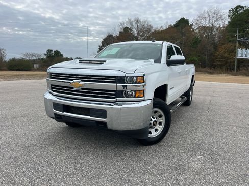 Used 2018 Chevrolet Silverado 2500 LT image 2