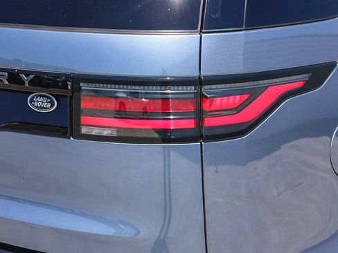 Used 2023 Land Rover Discovery S R-Dynamic image 15