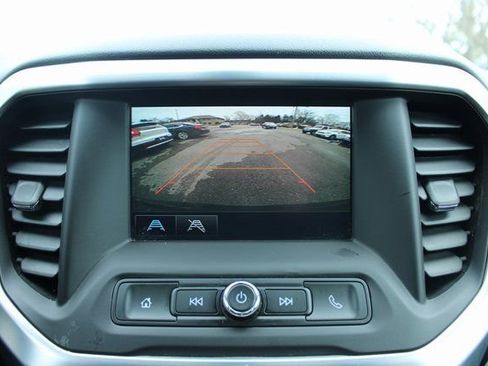 Used 2017 GMC Acadia SLE image 21