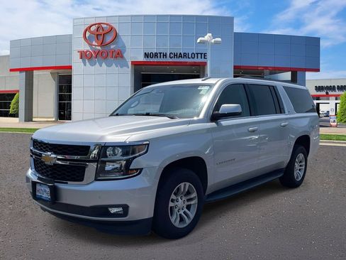 Used 2018 Chevrolet Suburban LT AWD/4WD image 3