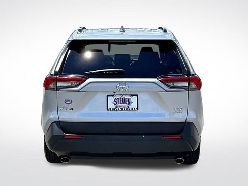 Used 2023 Toyota RAV4 XLE AWD/4WD image 5