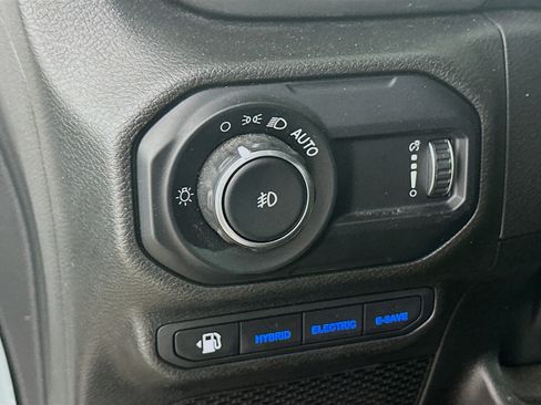 Used 2023 Jeep Wrangler Unlimited w/ Sun & Screen Package AWD/4WD image 17