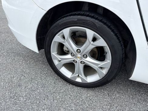 Used 2018 Chevrolet Cruze Premier image 9