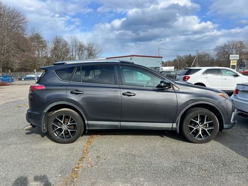 Used 2016 Toyota RAV4 SE image 5