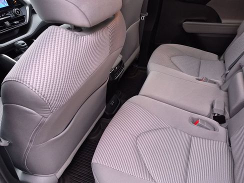 Used 2023 Toyota Highlander L FWD image 36