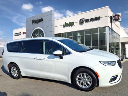 Used 2023 Chrysler Pacifica Touring-L