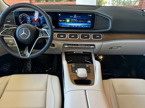 Certified 2025 Mercedes-Benz GLE 450e 4MATIC w/ Winter Package image 17