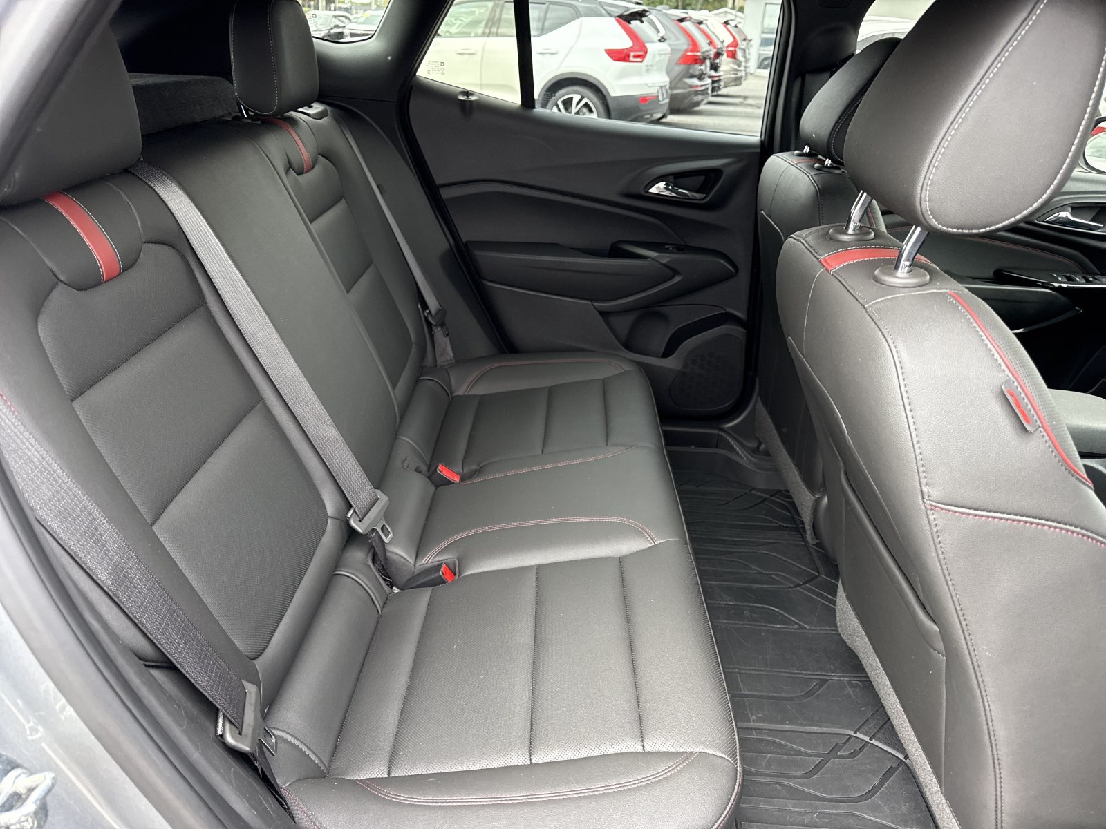 Used 2026 Chevrolet Trax RS w/ Sunroof Package FWD image 27