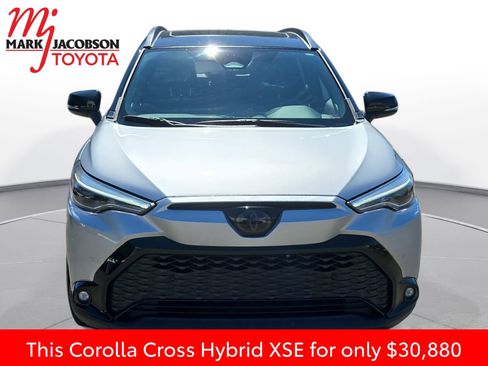 Used 2024 Toyota Corolla Cross XSE w/ Convenience Package image 3