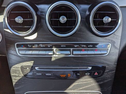 Used 2019 Mercedes-Benz GLC 300 4MATIC image 24