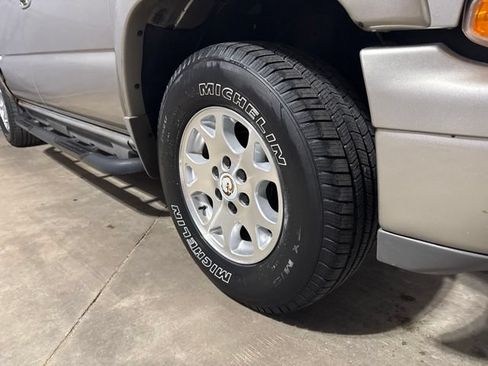 Used 2001 Chevrolet Suburban LS AWD/4WD image 20