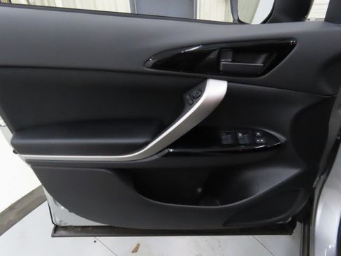 New 2025 Mitsubishi Eclipse Cross LE image 9