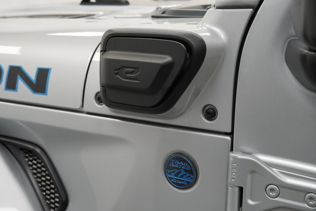 Used 2024 Jeep Wrangler Unlimited Rubicon 4xe AWD/4WD image 30